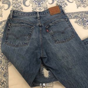 Levi vintage distressed high waist boyfriend jean